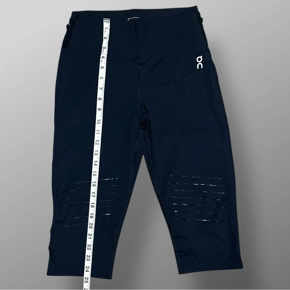 On Running Women Trail Tights Cropped Leggings M Black Pockets Knee Grippers - Picture 3 of 10